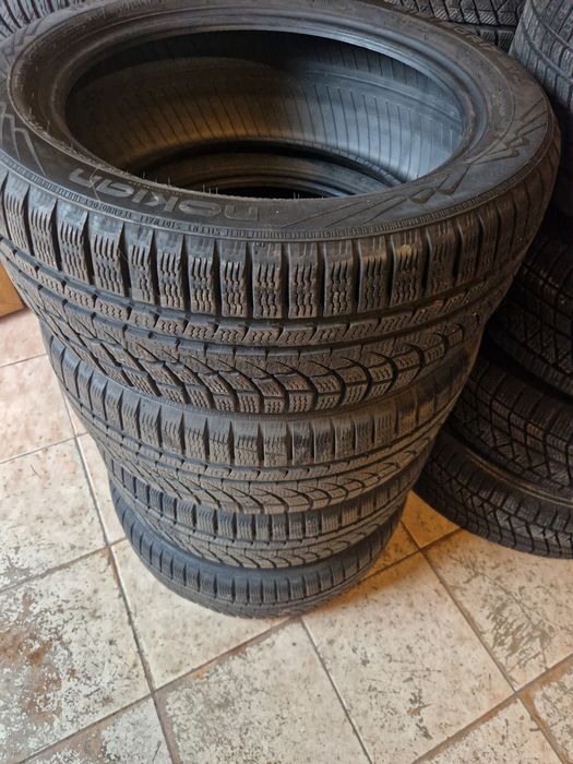 Anvelope Iarnă Nokian 215 50 17