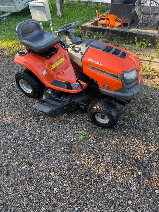 Tractoras de tuns iarba