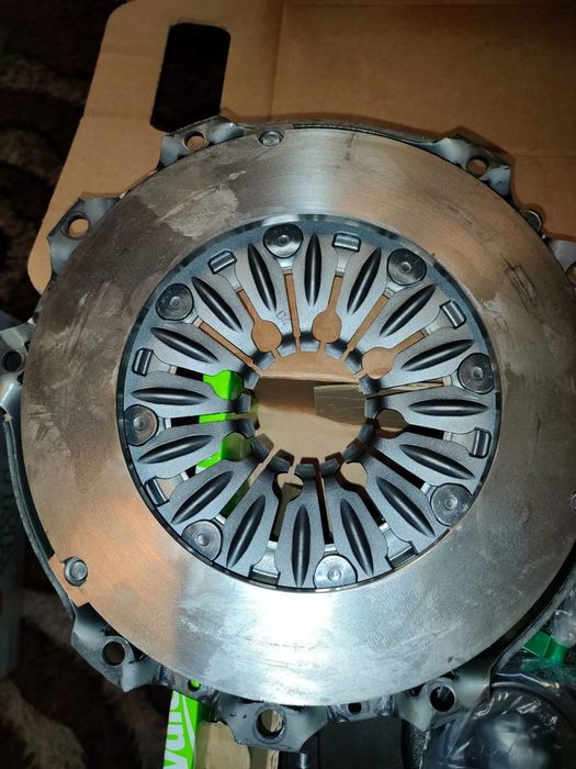 Vând ambreiaj cu volanta masa dubla BMW E90 E91 E60 E61 E84 2.0 837093