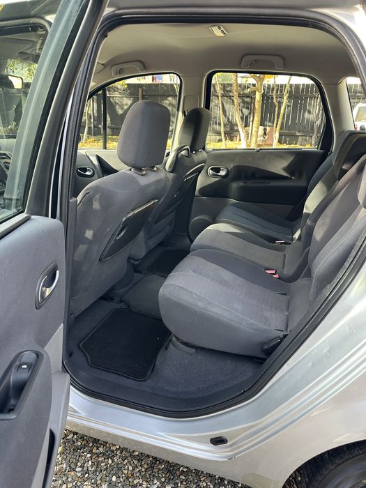 Vând Renault Scenic