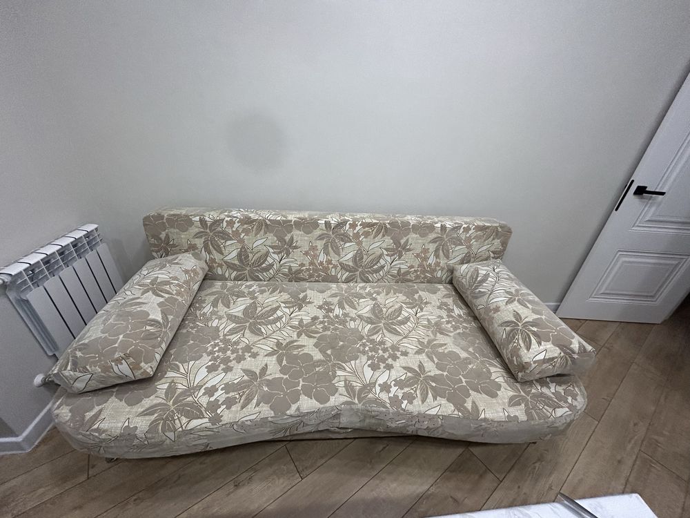 Продам тахту в отличном  состоянии. БЕЗ ТОРГА!