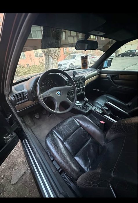 BMW E32 730i 1988