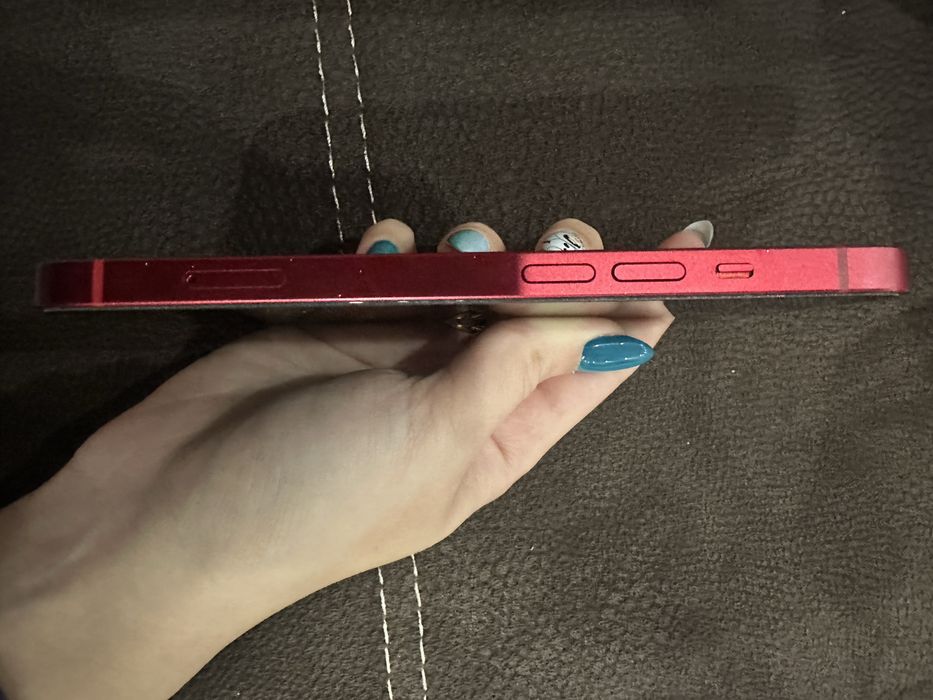 Iphone 13 128GB RED с подарък калъфчета и стъклен протектор