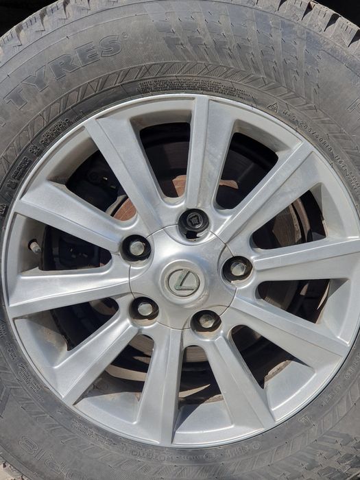 Шины автомобильные  шипованные с дисками