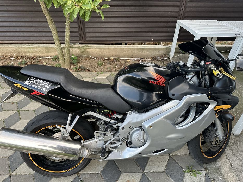 Honda F4 an 2000 vand urgent!