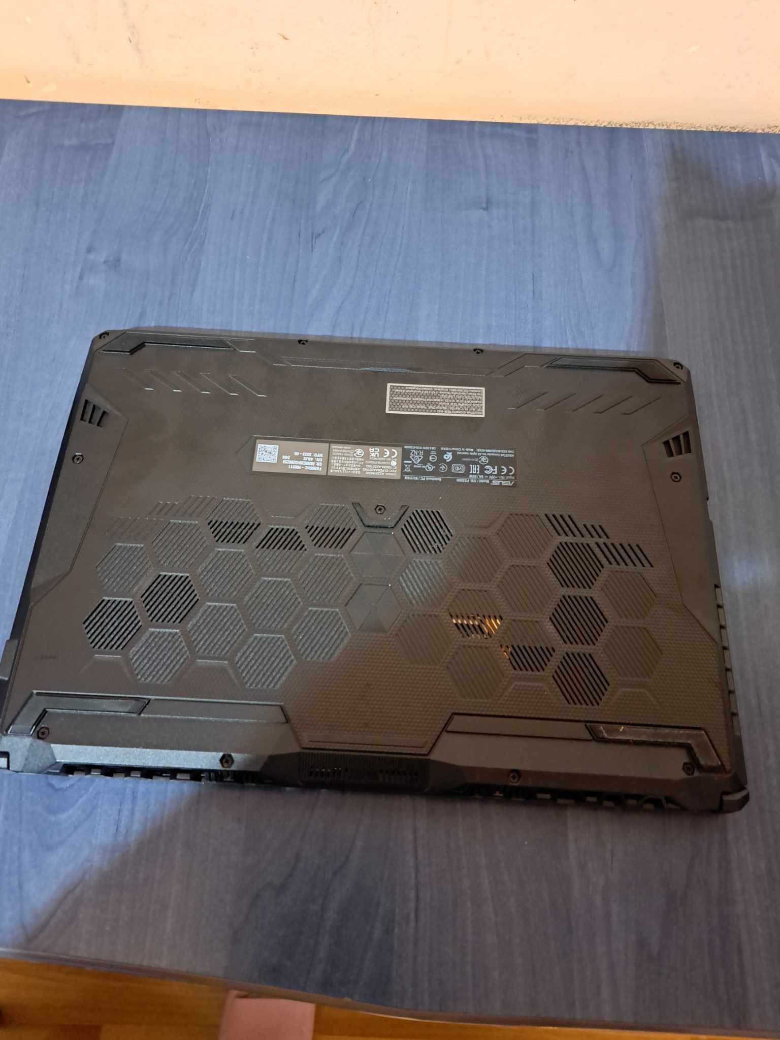 Laptop Asus 15 FD 1400 hz