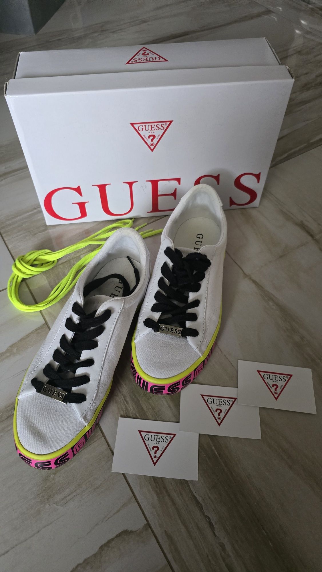 Маратонки, спортни обувки Guess