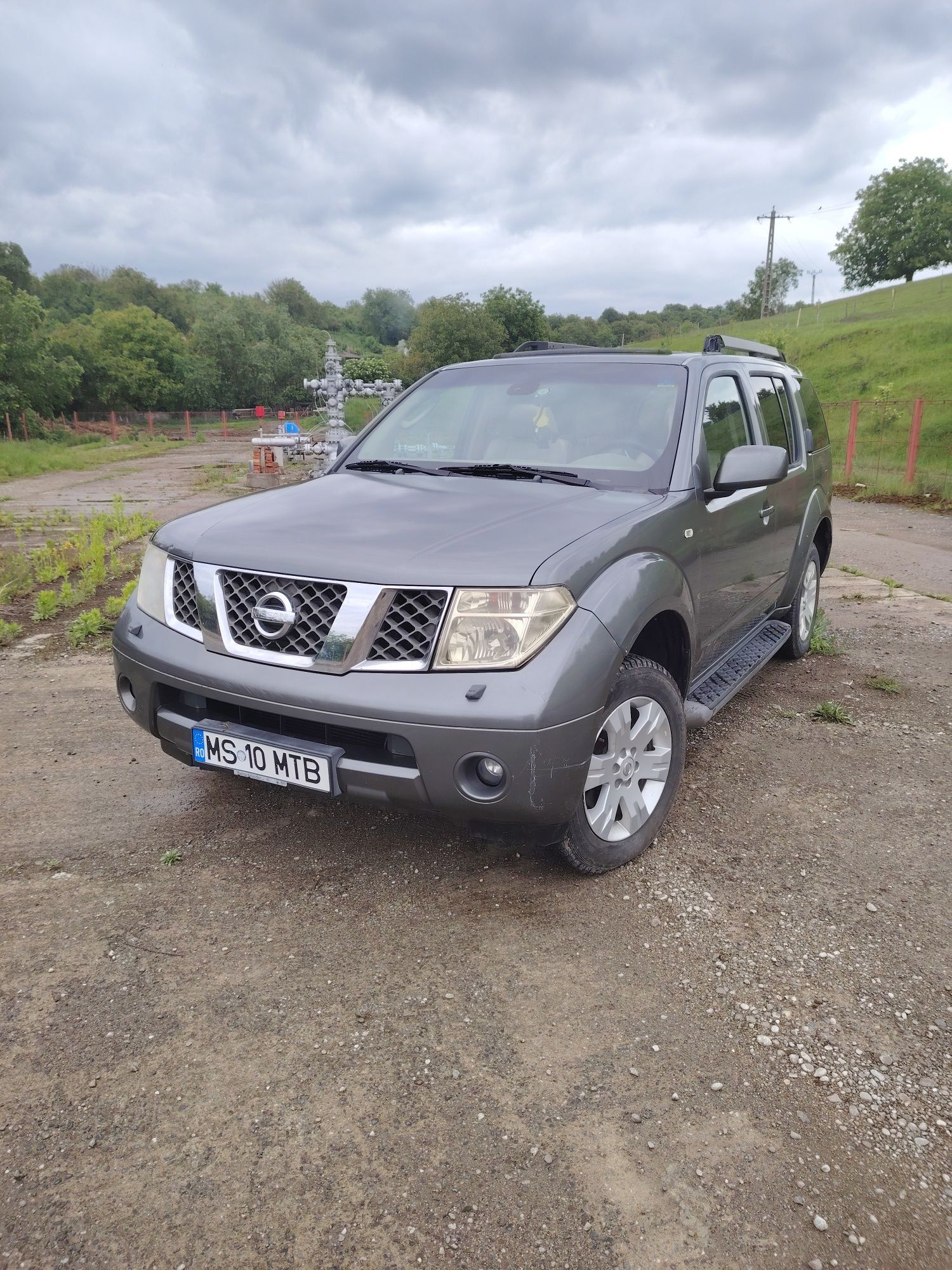 Vând Nissan Pathfinder 2.5 4x4