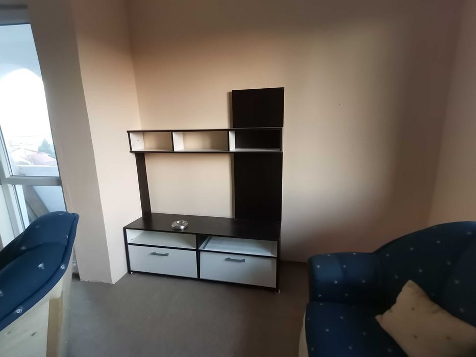 Дава се под наем Тристаен апартамент в Бургас, Меден рудник - зона А - 120 кв.м за 125 € - Снимка #1