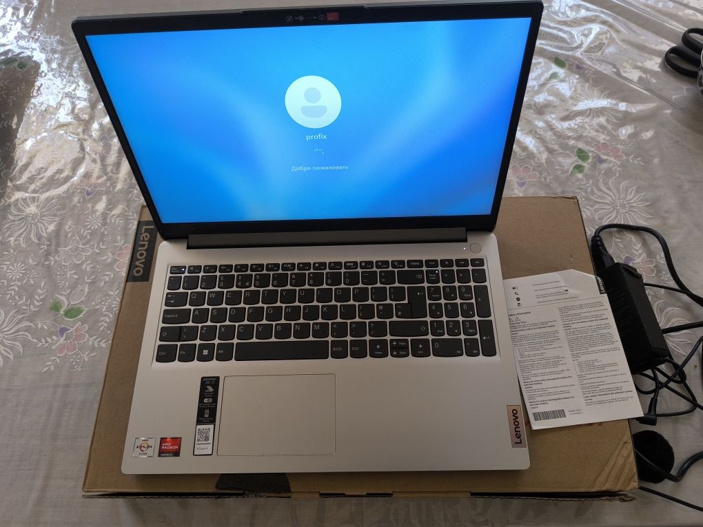 Lenovo ideapad 1