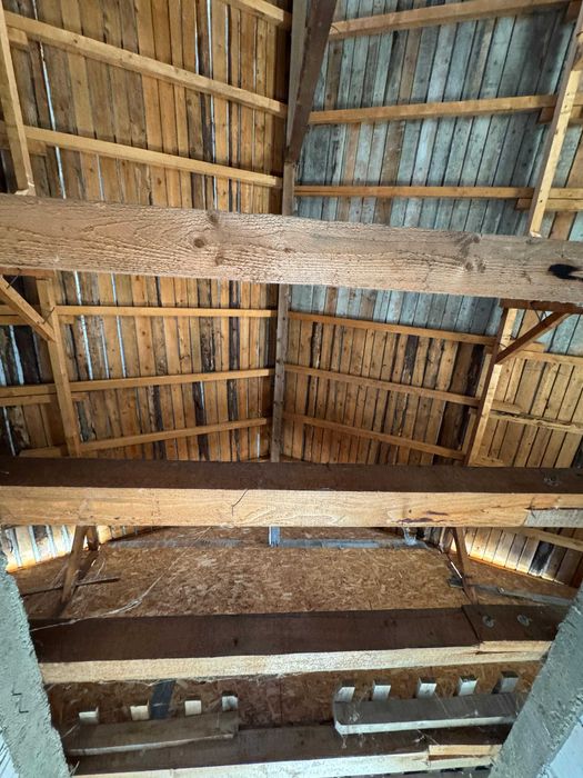 Casa la rosu - Brestei