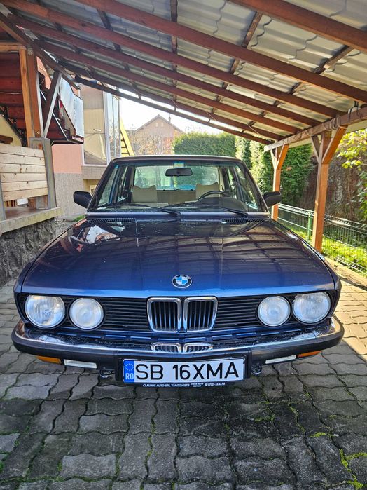 Retromobil BMW 520 I / E28 1983