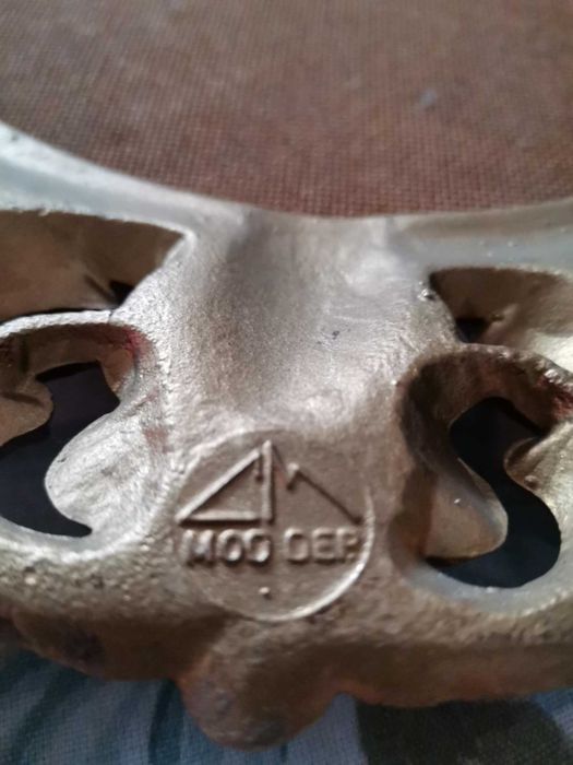 Голяма овална картина