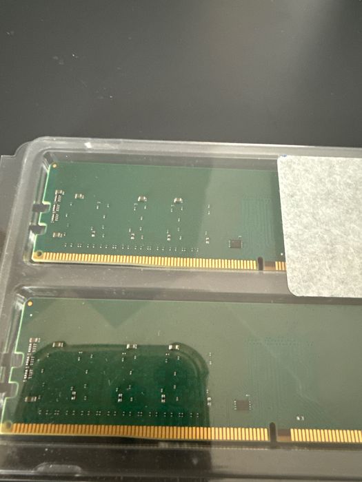 Crucial RAM памет DDR4-3200, 2 по 16 гб, чисто нова запечатана,2 стика