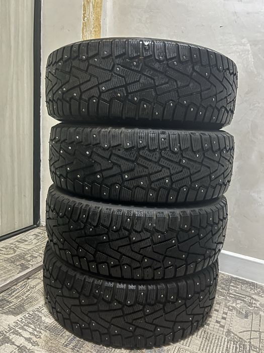 Продам шины Pirelli 215/60/16 шипованные