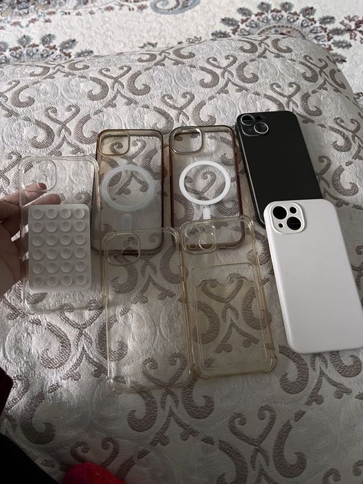 Продам чехлы на IPhone 13