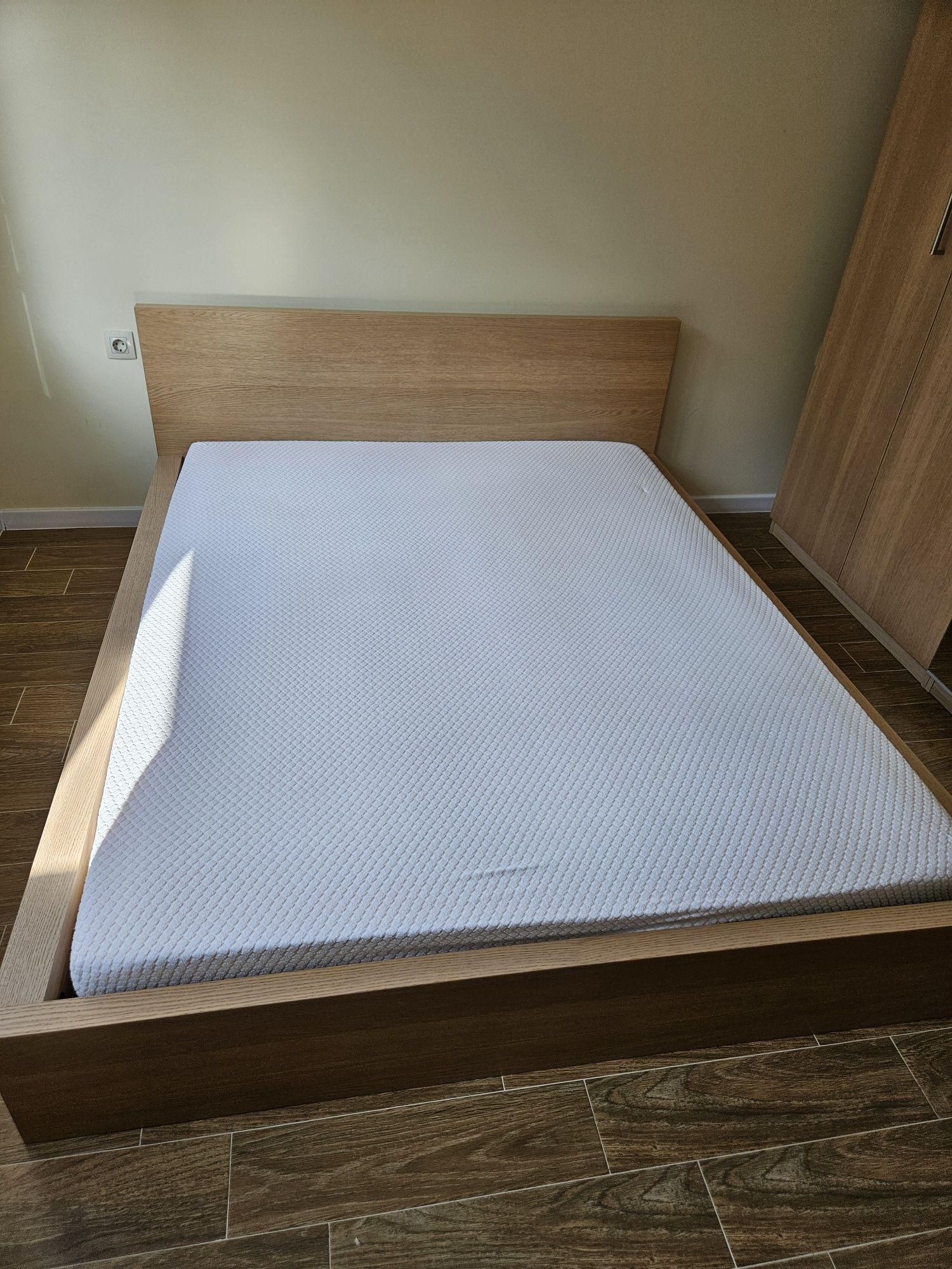 Обзавеждане спалня IKEA - гардероб + спалня с матрак 160х200 и скрин