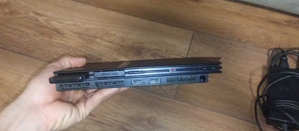 Playstation 2  stare forte buna are si fifa 9 pe el