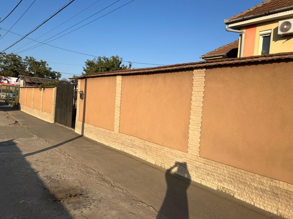 Casă de vânzare + teren cu oportunitate de investiție