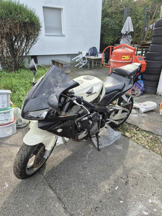 Vând motocicleta honda cbr 600