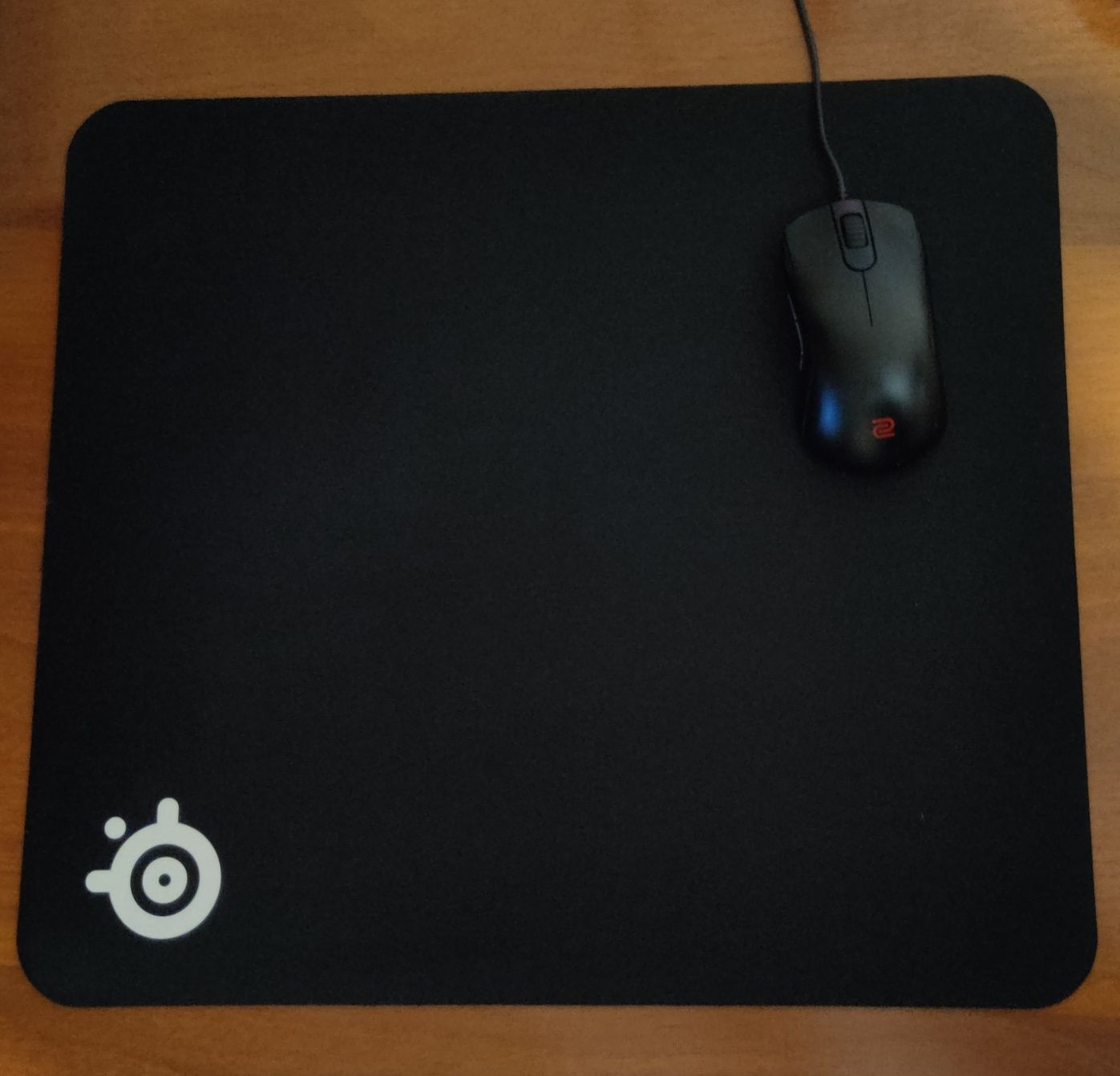 Коврик SteelSeries QCK+ в хорошем состоянии