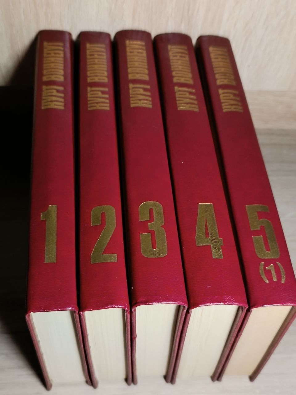 Курт Воннегут, американский писатель, 5 томов, издание 1992 года


Оди