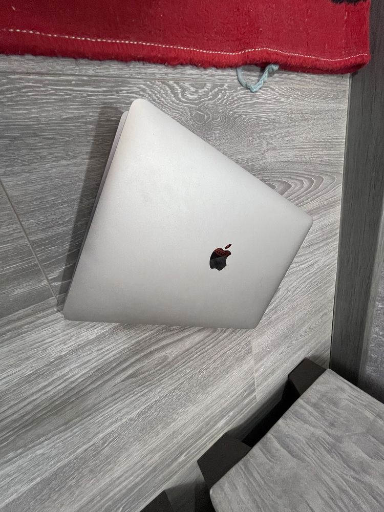 Macbook Pro,M1 Srochne sotiladi