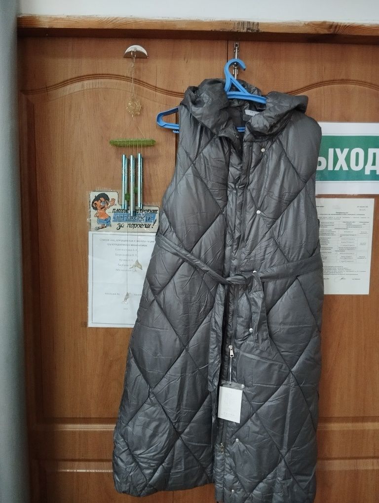 Продам женскую жилет