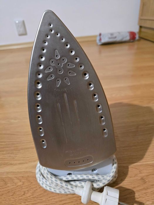 Vand fier de calcat Rowenta