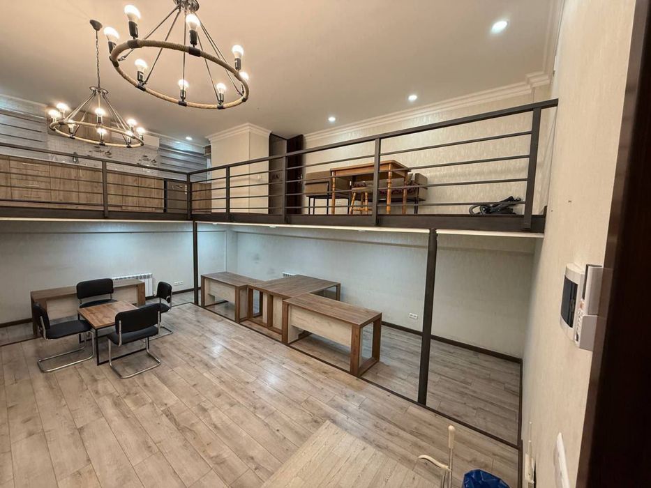 Недолеко от метро Максима Горького Офис Два уровня