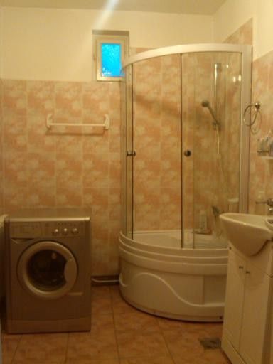 Dau in chirie casa in Turda,Cj,420 eur,zonă Bai,4 cam.,izolata termic,