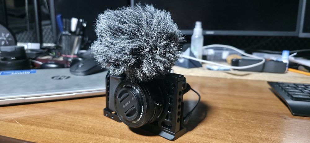 Sony A6300 cage si microfon 2 baterii!