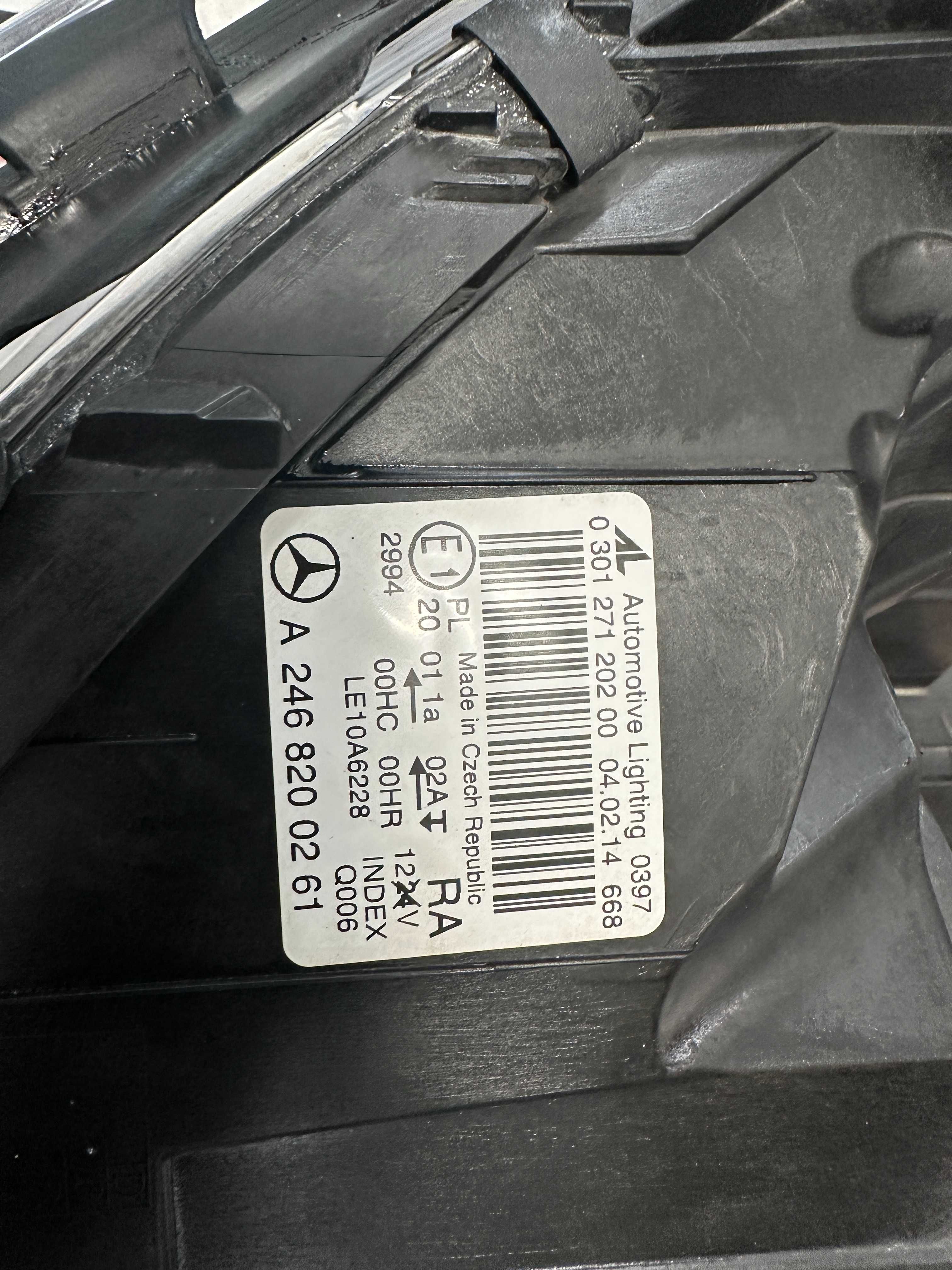 Фар фарове десен Mercedes B class w246 far farove Мерцедес 246 б клас