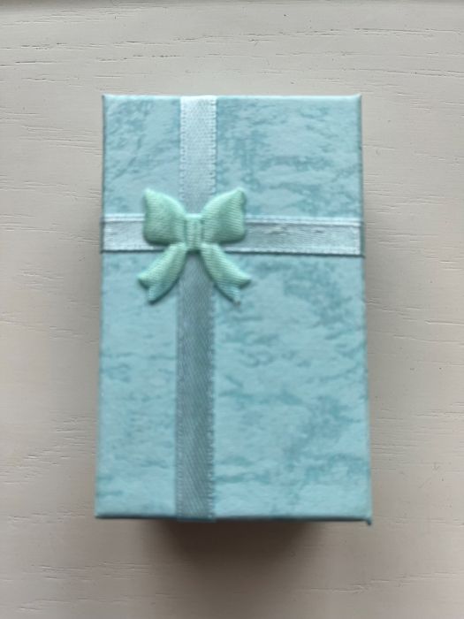 Брошка с камъни Swarovski