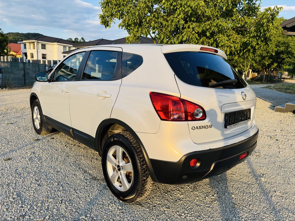 Nissan Qashqai 2.0 dci 150cp Navigatie