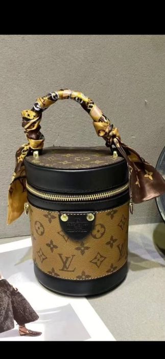 Geantă Louis Vuitton model 2025