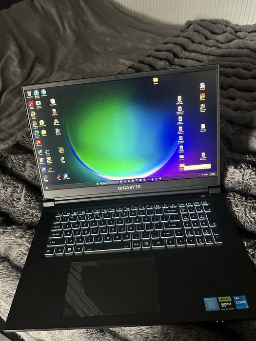 Laptop Gaming Gigabyte 17.3 RTX4050 144hz