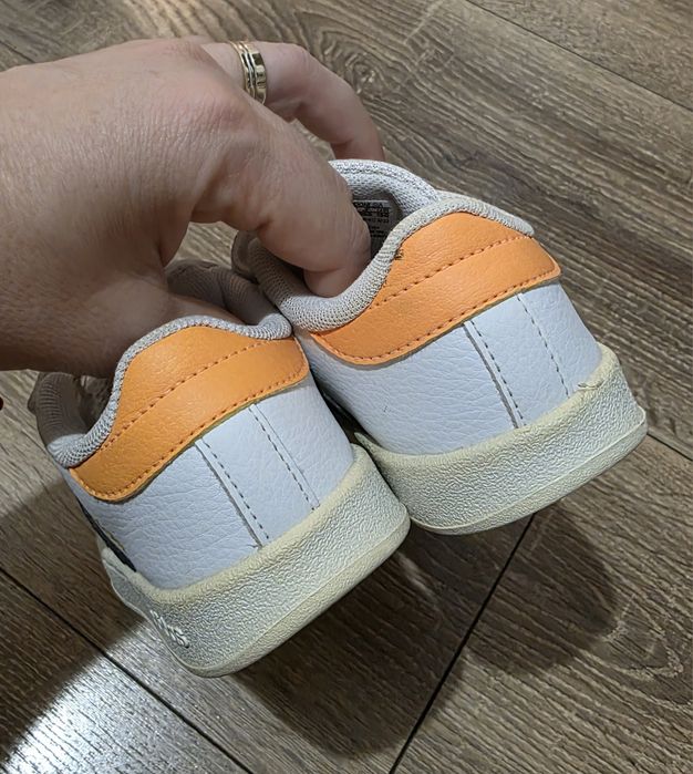 Vand adidasi Adidas unisex mărimea 26 in stare buna