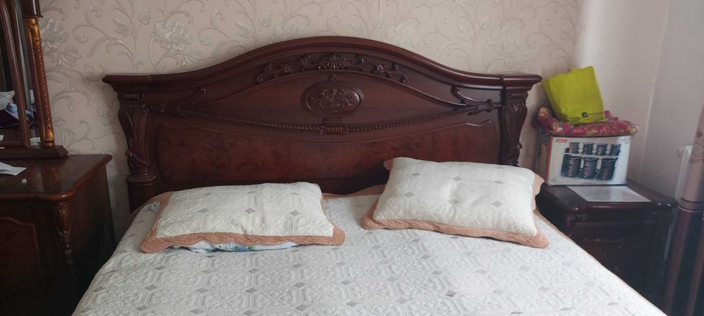 Продам спальный гарнитур МДФ