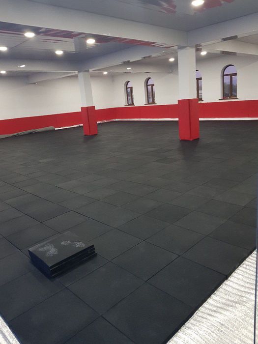 Для Тренажерный зала черный маты 1кв 320.000тыс сум и красный тоже