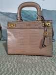 Geanta de la  Guess