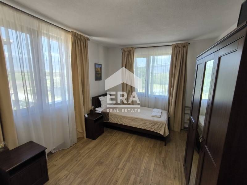 Къща за гости с басейн в с. Баня