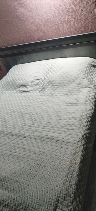 Продам двуспальную кровать