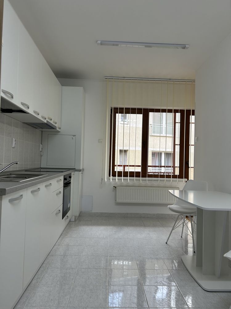 Inchiriez apartament