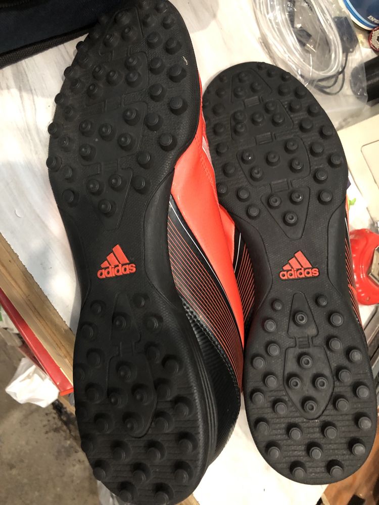 Футболни обувки adidas