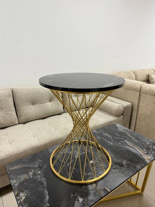 Jurnalniy stol.
﻿﻿Журнальный столик .
﻿﻿Usti akril va mdfdan yasalgan