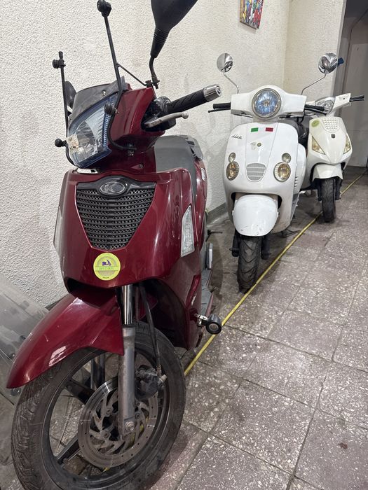 Scutere de 25 km/h