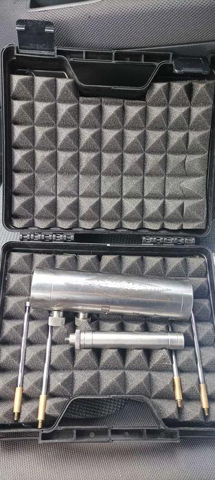 Насочващ уред за търсене на злато и кухини.