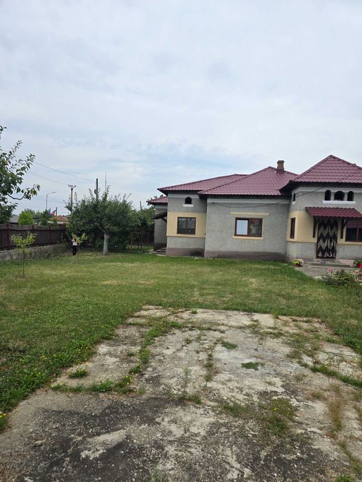 Traieste langa natura ! Casa cu gradina mare !