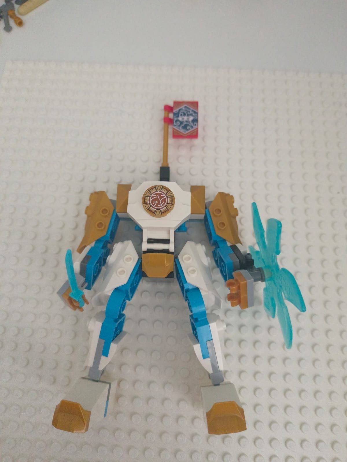 Лего ЭВО робот зейна в собранном виде